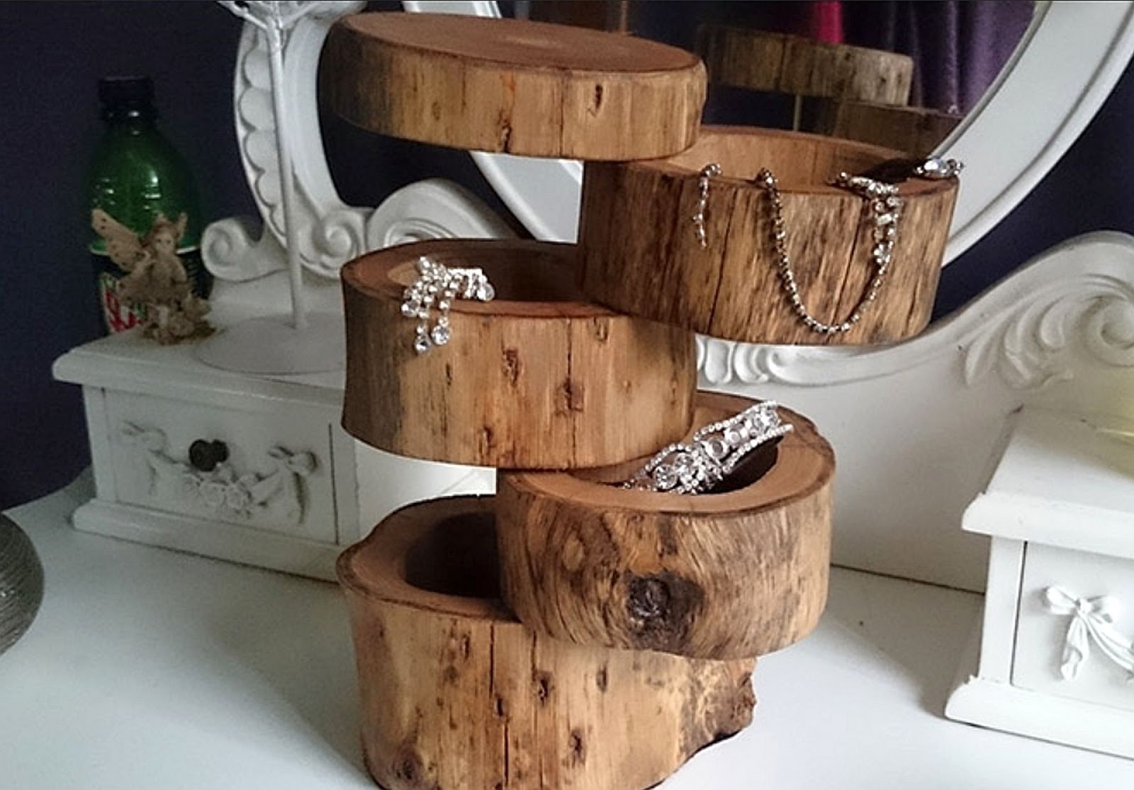 Unique jewelry holder